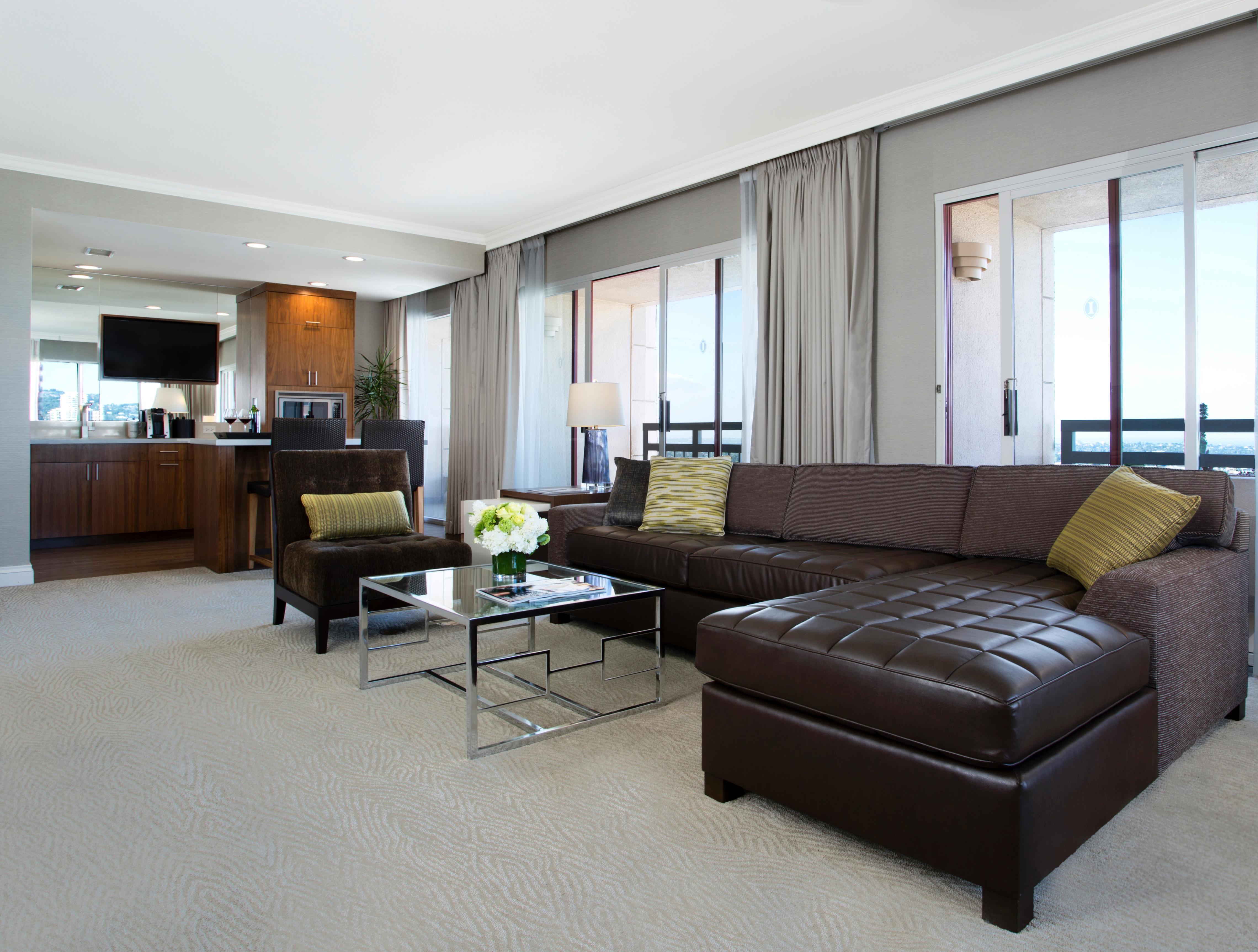 Elite Family Residence Suite with Balcony